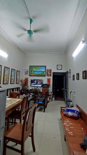 nhà trung tâm hoàng mai ngõ rộng đất rộng 70m2 xây 4 tầng, mặt tiền 4.4m giá chỉ hơn 11 tỷ