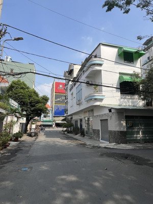 căn hộ dịch vụ 17 phòng đường 10m xe tải thông tại dương quảng hàm, gò vấp chỉ hơn 17 tỉ