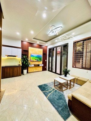 bán nhà định công 35m mặt tiền 5m, full nội thất, ánh sáng ngập tràn, gần phố giá hơn 8 tỷ