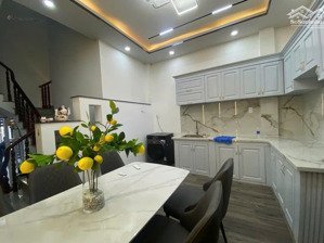 giá nhỉnh 5 tỷ- bán nhà mới 4 tầng- dt gần 60m2- đường nhựa 5m- huỳnh tấn phát- hàng xóm quận 7.