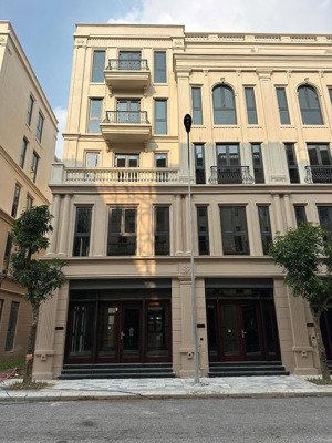 vị trí kinh doanh đối diện chung cư, nhà để xe, cạnh công viên đẹp nhất vinhomes cổ loa 62.5m2*5t