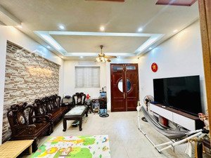 nhà đẹp , phố tây sơn, ngõ thông ,2 thoáng ,20 m ra phố, mặt ngõ kinh doanh, nhà dân xây 41m 5t