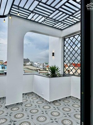 nhà mới xây 3 tầng-cạnh pmh q7-dt 5x12m-sat đường xe hơi-gần chơ,st,trường học,shr-đã hc-nhỉnh 5ty