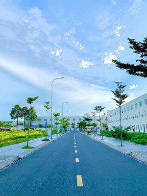 chính chủ bán gấp lô đất 60m2 giá chỉ 2ty850 mặt tiền đường lê hồng phong