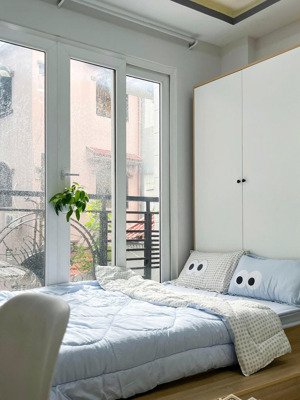 chính chủ cho thuê chmn full nt gần phan xích long ban công cửa sổ thoáng an ninh sát q1, q3 y hình