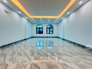 ngõ oto - kinh doanh sầm uất - oto vào nhà - nhà xây mới - thang máy - vừa ở vừa kinh doanh -