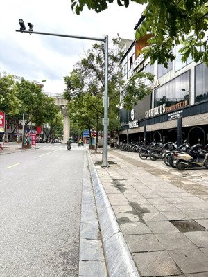 bán nhà mặt phố trương công giai, sát phố cầu giấy, 100m2. mt 6m. 7 tầng thông sàn. thang máy