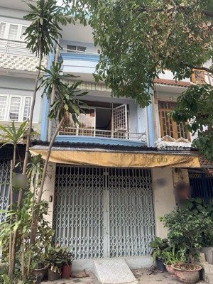 nhà mặt tiền đường số 6 khu nam hùng vương, 4x20m, trệt 2 lầu, đi bộ 50m ra chợ, đang nâng đường