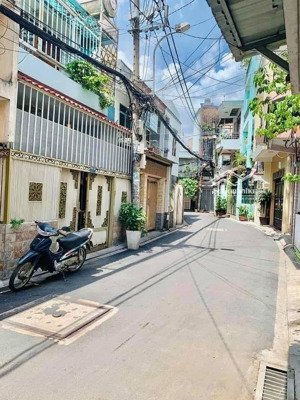 hẻm xe hơi , lạc long quân , 4.8m x 14m - giá 6.9 tỷ