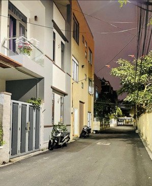 chủ đi định cư cần bán ngay và luôn giá 4tỷ750 còn thương lượng tại hồng bàng, q.6 chính chủ