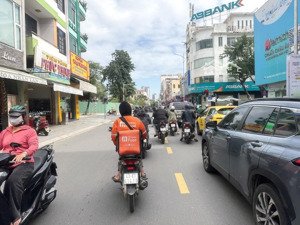 mặt tiền hùng vương sát chợ cồn - vị trí đỉnh kinh doanh sầm uất bậy nhất hải châu.
70m2 - giá 16ty