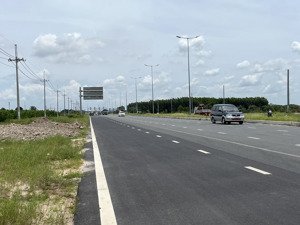 lô góc 2mt tdc long thọ, đối diện công viên và trường mầm non, shr sẵn.