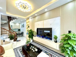 nhà 5 tầng ngõ ô tô tân mai, sổ riêng, 9 tỷ hơn