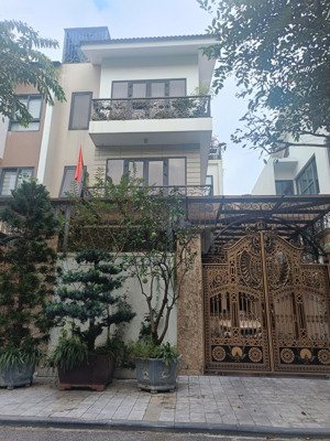 giảm 3 tỷ biệt thự an vượng gần công viên thiên văn học 180m hoàn thiện thang máy