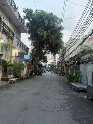 hẻm nhựa 8m gò xoài 4x16m trệt lửng gần chợ giá 5,85 tỷ