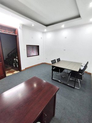 cho thuê văn phòng tại phố trần kim xuyến giao với vũ phạm hàm 25m2 giá chỉ 4tr