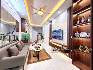 khương đình - thanh xuân , ngõ trước nhà rộng đẹp, cách oto tải 30m, nhà mới đẹp 34m x 5 tầng