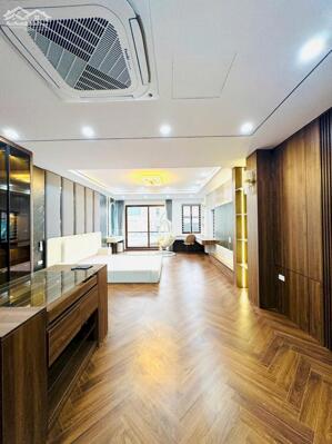 NHÀ VỊ TRÍ ĐẸP- PHÂN LÔ- Ở SƯỚNG- NỘI THẤT XỊN- VỈA HÈ- Ô TÔ TRÁNH- PHỐ NGUYỄN CHÁNH.