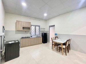 cho thuê căn hộ gần chợ bà chiểu, ngã tư phú nhuận 40m2 ban công rộng - phan đăng lưu phú nhuận