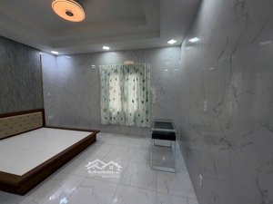 bán cặp nhà sát aeon dt 10x20 xd 1 hầm 4 lầu . giá 33,5 tỷ tl