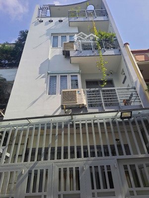 hiếm, 4.5x17m, 4 lầu, hđ thuê 40tr, nhà hxh khu ẩm thực phan xích long, bán 11.5 tỷ