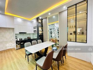 độc quyền hiếm vũ tông phan 38m, 6 tầng, 5 bước ra mặt phố chỉ nhỉnh 8tỷ tl mạnh đag cần gấp