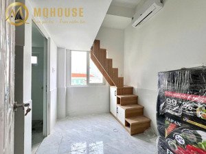 đi bộ qua iuh, full nội thất, cửa sổ trời, mới 100%