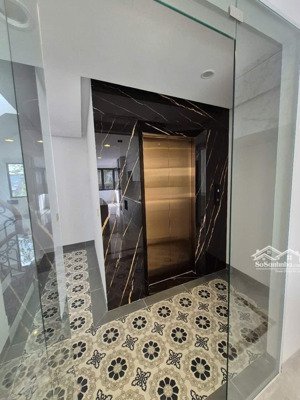 cho thuê nhà mới, căn góc, hai bà trưng, vỉa hè, thang máy, pccc, 123m2x 6t nhà hàng, kd, vp*82 tr