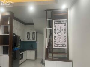 Chỉ 6,5 tỷ nhà xây mới Cự Khối 4,5 tầng full nội thất, định cư đón tết được ngay, 10m ra ô tô tránh