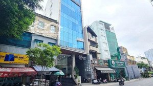 bán nhà mặt phố giảng võ, dt 150m2 x 3 tầng, mặt tiền 8m, giá 70 tỷ.