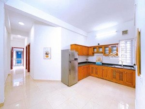 hoàng quốc việt, ô tô vào nhà, sát phố, mặt tiền rộng, chỉ 23 tỷ