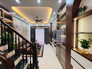 siêu đẹp! bán nhà cầu giấy, ngõ to rộng, cách ô tô 30m, 3 mặt thoáng, 46m2, 5 tầng full nội thất.