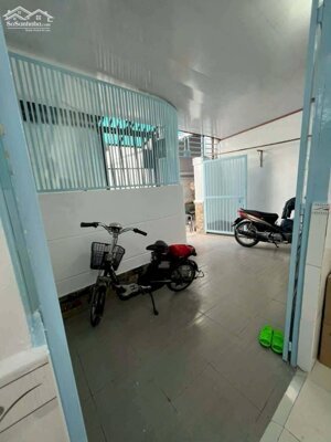 Nhà cho thuê đường số 8 Linh Tây. DT 64m2 gồm trệt + lửng có 3pn2wc giá 8tr/tháng TL