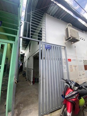 cần tiền bán gấp dãy nhà trọ 4.5x15.5m dòng tiền sẵn