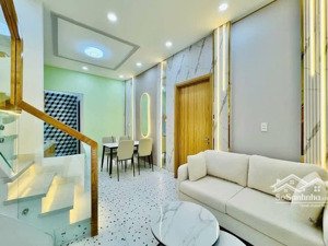 cần bán gấp nhà hoàng diệu, quận 4. giá 4,48 tỷ, dt 60m2, lh như , hẻm xe hơi 5m