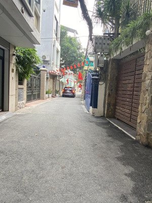 nhà đẹp nguyễn văn cừ - ở ngay - gần cầu chương dương - ô tô đỗ cổng - dt 32m2, giá 8.4 tỷ