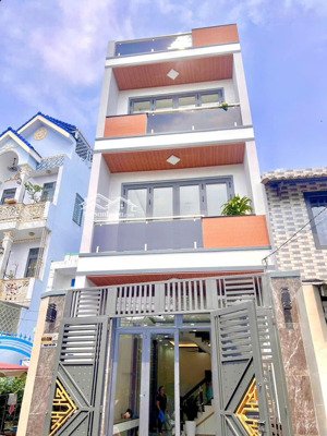 bán nhà mới xây 100% âu dương lân p3 q8, hẻm xe hơi đổ cửa, hẻm trước nhà 5m