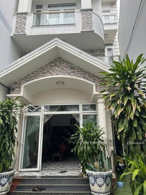 chính chủ gấp bán mt giá hẻm nguyễn bỉnh khiêm, p1, gò vấp cn=158m2. có thang máy 5 tầng. chỉ 26 tỷ