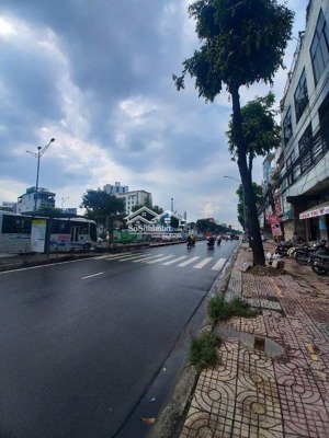 bán nhà hẻm oto đường trường chinh, cách đường chính vài chục mét, giáp cầu tham lương, tân bình