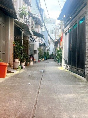 nhà hiếm- tt tân phú - hxh - sát luỹ bán bích - 2 lầu - dtsd 51.8m2