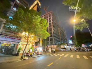 bán nhà ngang 8m 2 măt tiền võ văn tần p06 quận 3,dt:8x15-5 tầng-hợp đồng thuê :200tr giá bán 48 tỷ