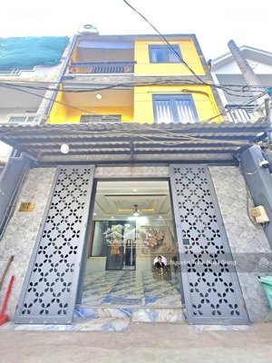 bán nhà phố 4 phòng ngủ rộng 5 wc bề ngang 5.5m giá 4 tỷ hơn