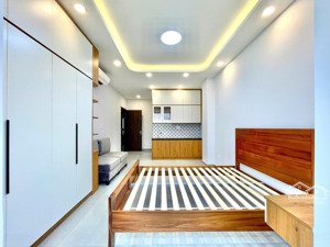 căn hộ full nội thất nhà mới cao cấp 100% vạn phúc city, thang máy hầm xe. giá 7- 8 triệu