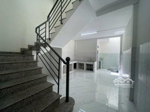 nhà mới vào ở ngay- lê đức thọ gv-81m2 3 tầng btct -xe hơi đỗ cửa - gần kênh tham lương