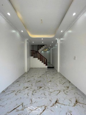 bán nhà 40m vĩnh quỳnh / ngõ thông , nhà mới đẹp/ 4 phòng ngủ ở ngay.