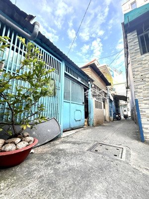 bán nhà đ. tôn đản - khu dân cư hiện hữu - thông ra tôn thất thuyết - bến vân đồn -nguyễn tất thành