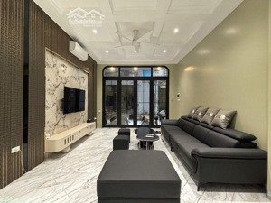 nhà đẹp hồ tây- oto đỗ cửa- thang máy- pháp lý chuẩn - giá yêu 22 tỷ