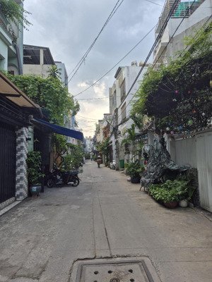 nhà hxh 6m.đối diên cư xá tự do dt (4.8x13)3 tầng.lạc long quân.sổ vuông vức.chỉ 7.2 tỏi còn tl