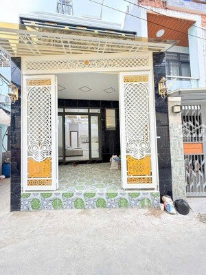 bán nhà đẹp siêu hot. tặng full nội thất chỉ có ở nhà bè. nhà mới 100% căn góc thoáng 1 trệt 1