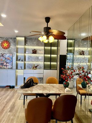 (y ảnh ) cho thuê căn 3 phòng ngủ vừa làm nội thất 700 triệu, mới 100% , full đồ tại the wisteria